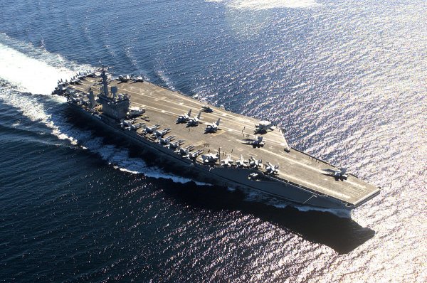 Иран пообещал «отправить на дно» корабли ВМС США