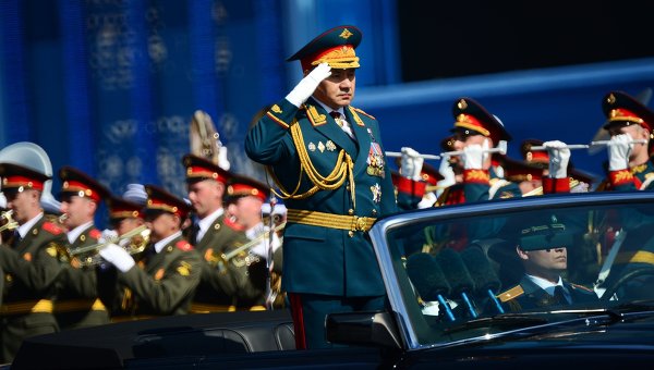 Министр обороны России, генерал армии Сергей Шойгу на объезде парадных расчетов войск