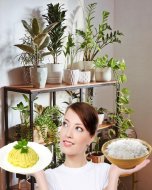 Не в раковину, а в цветы! Пюре и рис спасут комнатные растения от увядания