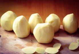 Как правильно и быстро очистить картофель