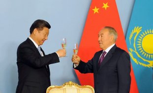 Оптом и в розницу: Нурсултана Назарбаева уличили в «продаже» земель Казахстана Китаю