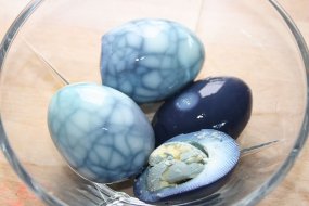 Удар по яйцам! Уникальльный рецепт цветных маринованных яиц по-русски