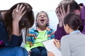 Ребёнок-манипулятор: Когда нельзя реагировать на истерики детей – психолог