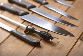Нож на столе - случиться беде: Как защититься от ссор и скандалов в семье - эксперт