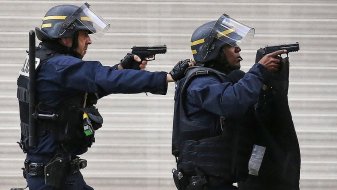 «По колено в крови»: Офицер французского спецназа RAID впервые рассказал правду о штурме театра с террористами в Париже