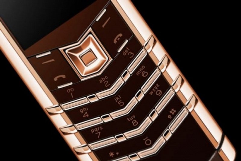 Vertu Signature s Design Red Gold. Нокиа верту. Vertu Signature v Clous de Paris Red Gold. Металлический верту с красными вставками.