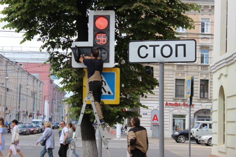 Светофор тверь. Экспериментальные светофоры. Светофоры на Тверской. Светофор в городской среде. Новые светофоры в Твери.