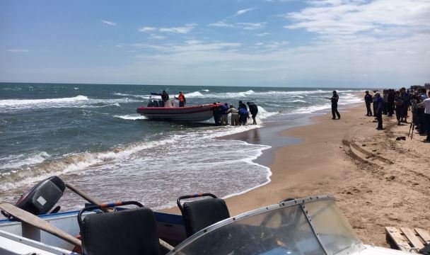 Утонувшие в каспийском море. В Каспийске утонула девушка. Утонули в Каспийском море. Трое утонули в Избербаше.