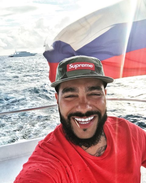 Поклонники считают, что Тимати подражает Филиппу Киркорову