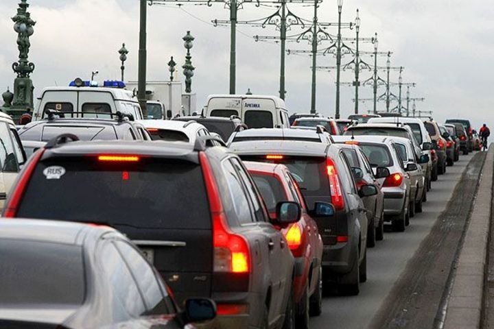 Пробки в реальном времени. Петербург пробки. Автомобильная пробка в Санкт-Петербурге. Пробки из машины Санкт Петербург. Дорожные пробки Санкт Петербург.