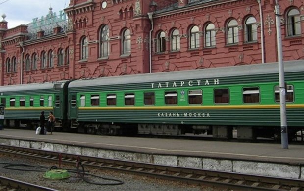 Поезд москва казанская. Фирменный поезд Татарстан. Поезд Москва Казань. Татарстан поезд на Казанском вокзале. Москва → Казань «Татарстан премиум».