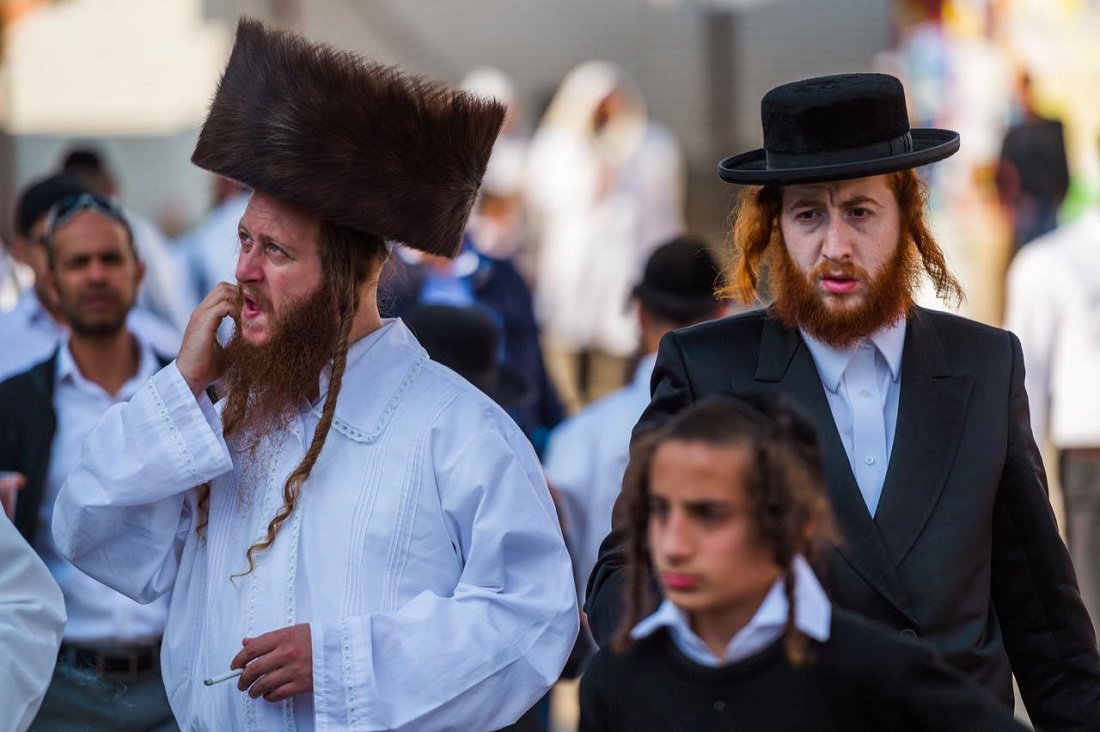 Еврейские кучки 2024 когда. Ортодоксальный еврей хасид. Еврейская шапка штраймл.