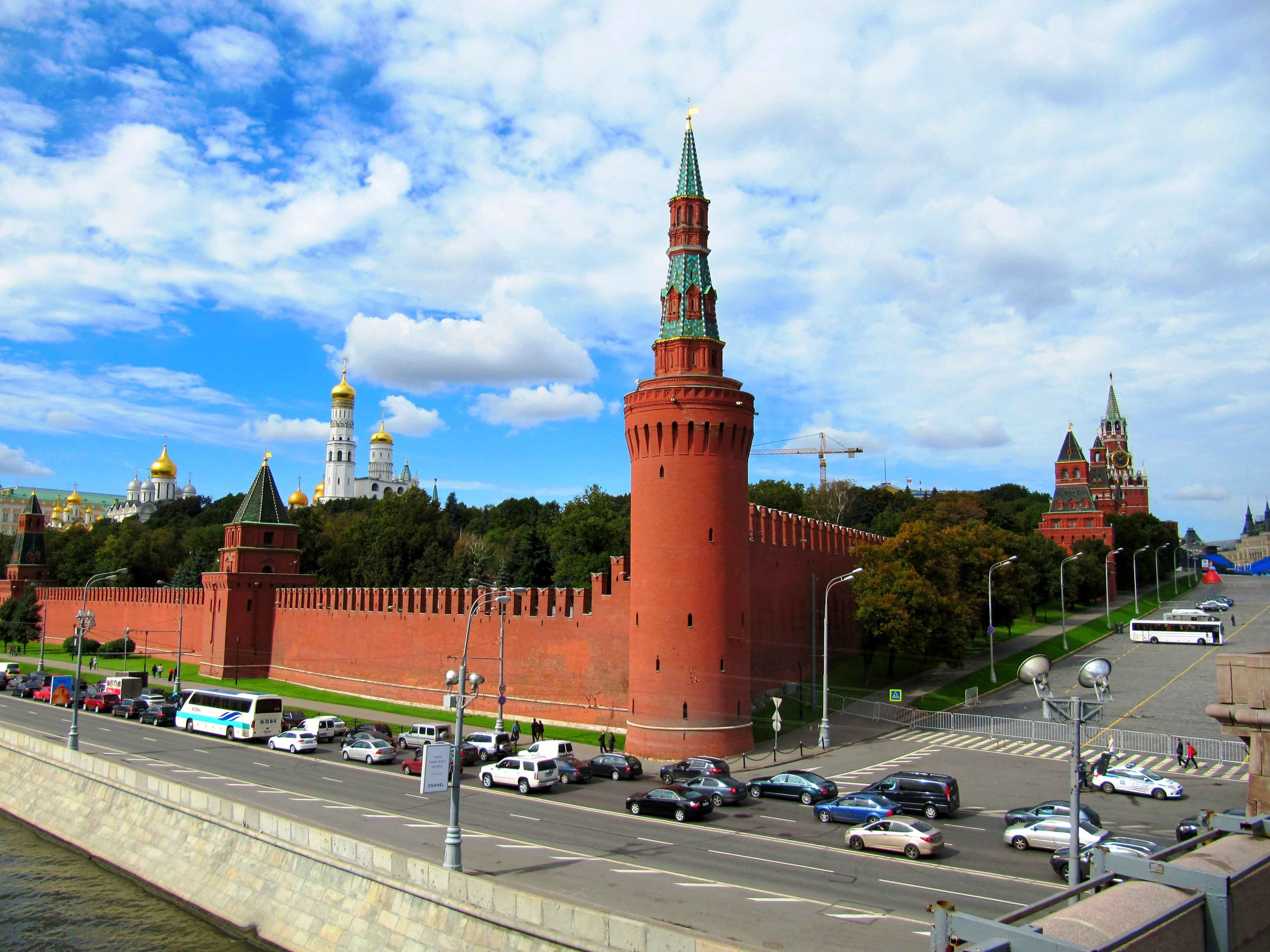 Кремль. Московский Кремль. Московский Кремль Moscow Kremlin. Успенская башня Московского Кремля. Кремль Московский — Нерушимая крепость.