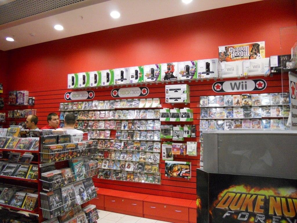 7 магазин игр. Игра "магазин". Витрина игрового магазина. Магазин компьютерных ИГ. Магазины с дисками комп игр.