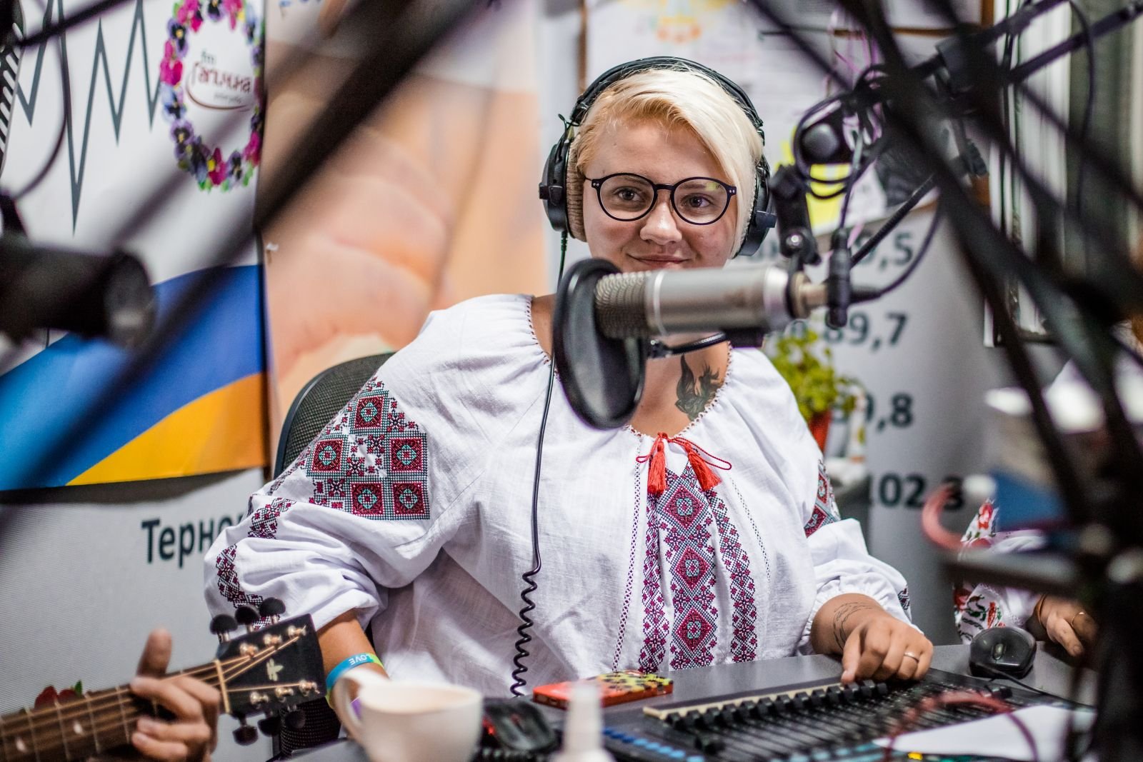 Песни на радиостанции. Украинское радио. Украинские радиостанции. Украинское радио культура. Песни Украины.