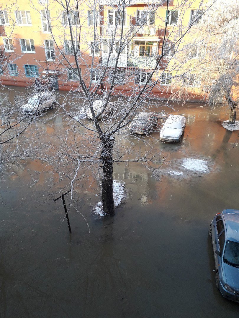 Город омск затопило. Омск потоп. Омск затопление. Прорыв водопровода Омск. Омск сейчас после наводнения.