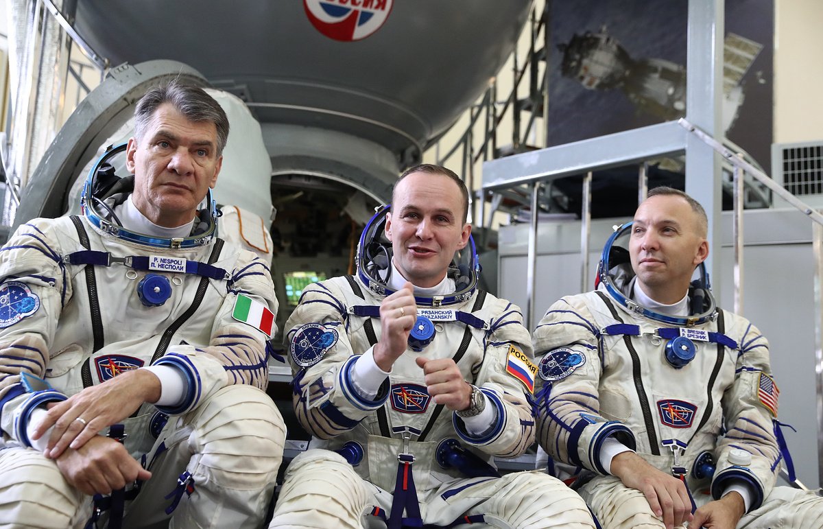 Рэндольф Брезник космонавт. Экипаж космического корабля «Союз-11». Космонавты на борту.