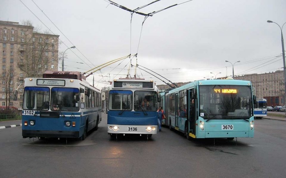 Транспорта г москвы. Городской транспорт. Городской общественный транспорт. Городской пассажирский транспорт. Автобус троллейбус трамвай.