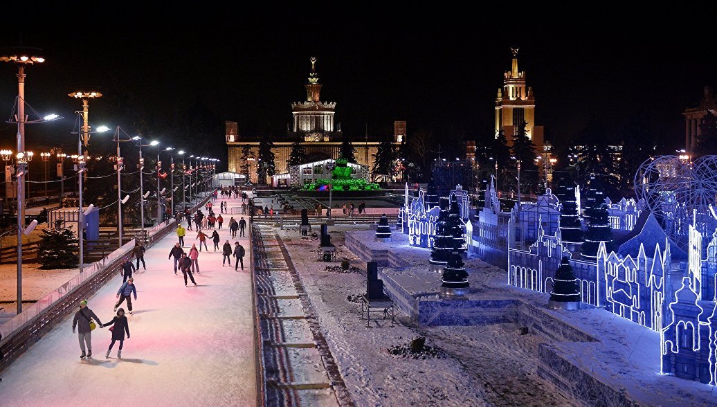 Куда сходить в москве погулять зимой. Каток ВДНХ площадь. Новогодний каток ВДНХ. Елка каток ВДНХ. Новогодний парк ВДНХ.