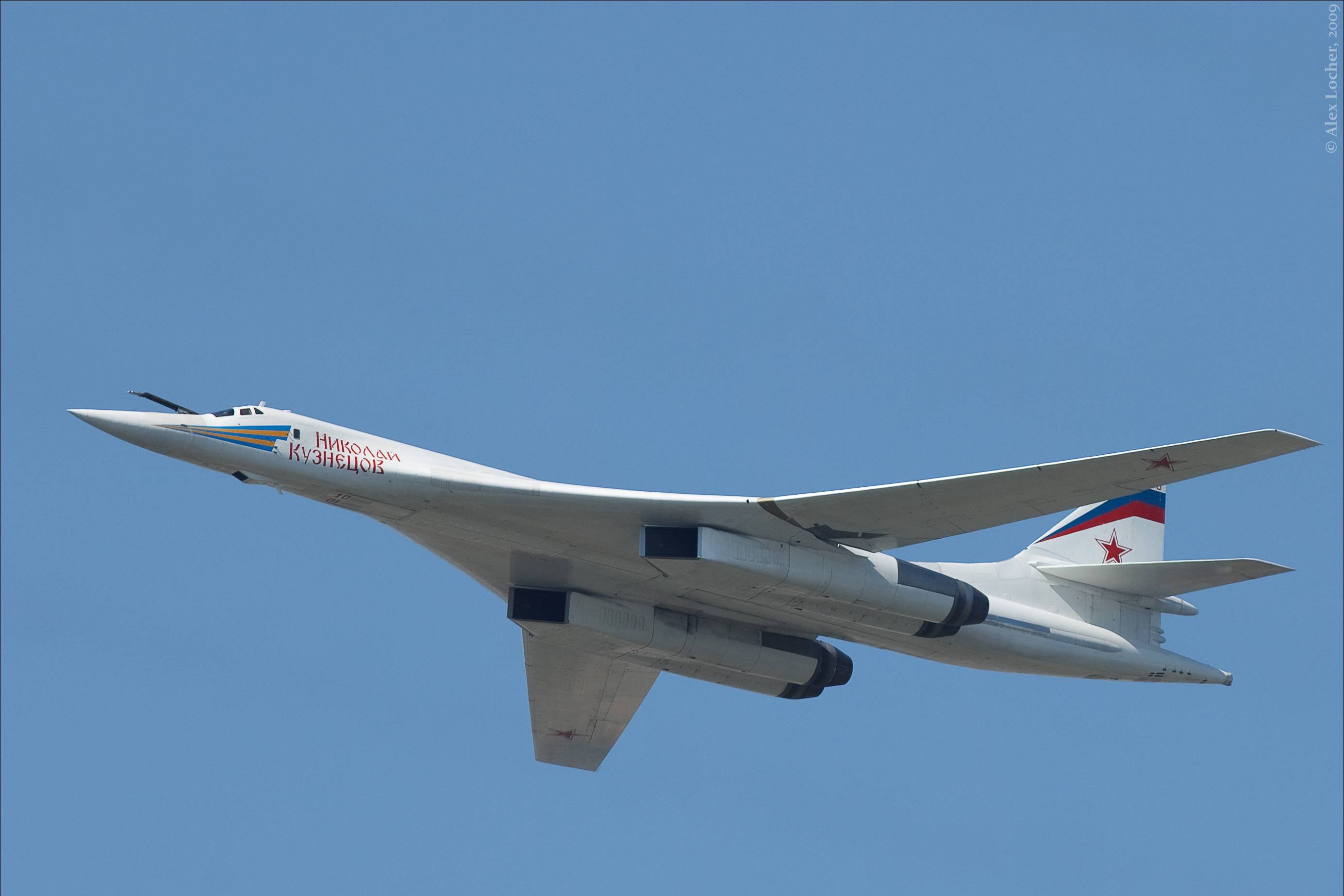 Ту 160м сколько. Ту-160 белый лебедь. Туполев ту 160. Лебедь самолет ту 160. Туполев бомбардировщик ту-160.