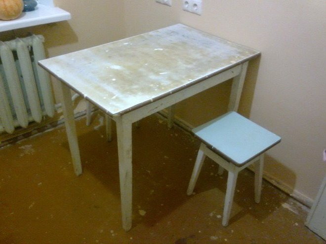 Советский кухонный стол. Старый кухонный стол. Старый Советский кухонный стол. Стол кухонный сломанный.