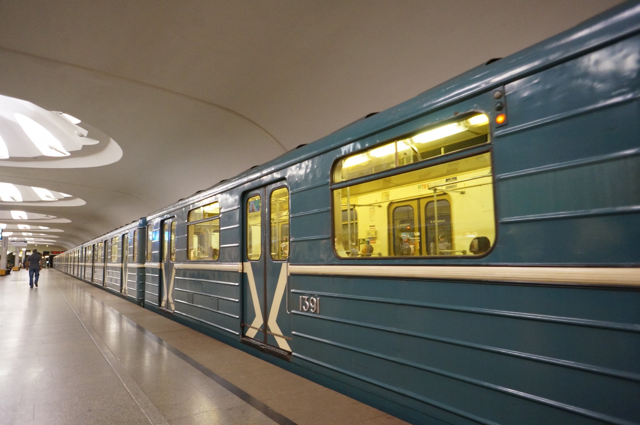 Metro москва. Метро. Московское метро. Изображение метро. Поезд метро.