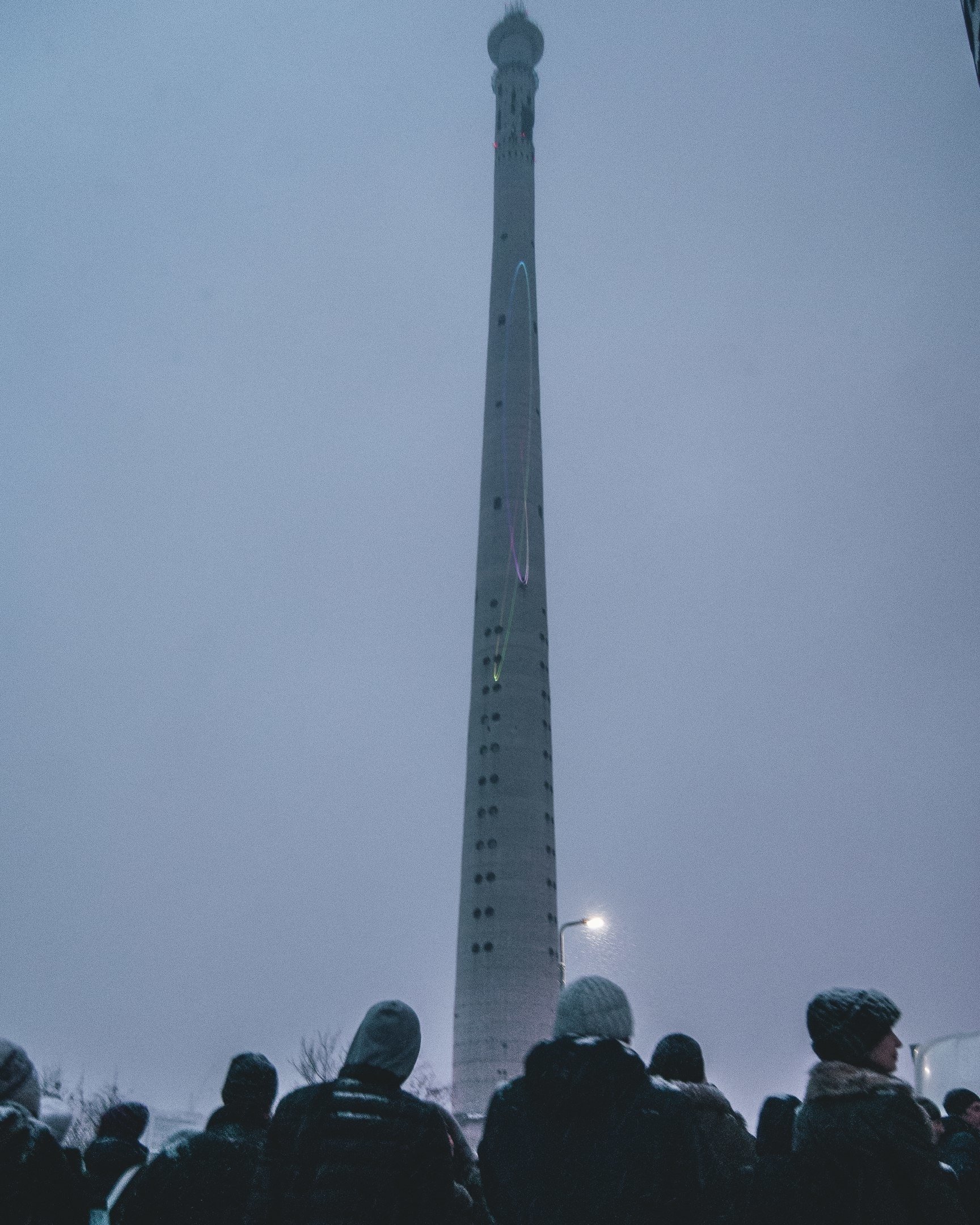 Как падали башни. Екатеринбургская телебашня высота. Телебашня Екатеринбург 220 метров. Недостроенная телебашня в Екатеринбурге в тепляке. Башня которую снесли в Екатеринбурге.