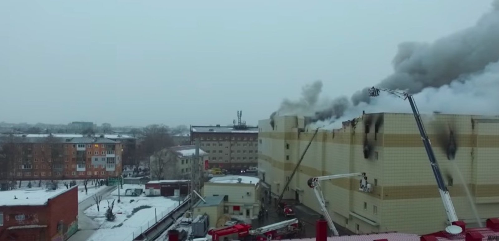 Фото пожар кемерово. Пожар в администрации Кемерово. Обрушение здания пожар. Пожар зима. Зимняя вишня пожар.