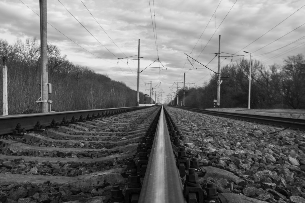 Луганская железная дорога. Железнодорожная пути Луганская область. Разбитая железная дорога