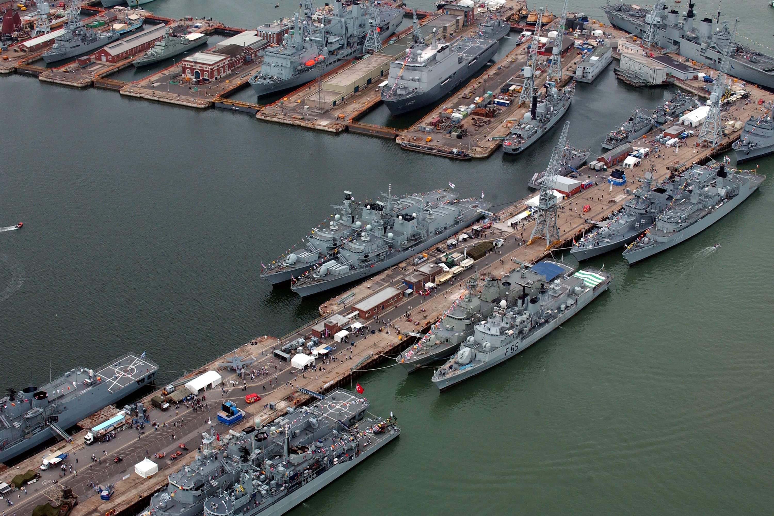 Великобритания решила усилить атлантический флот для противоборства русской угрозе