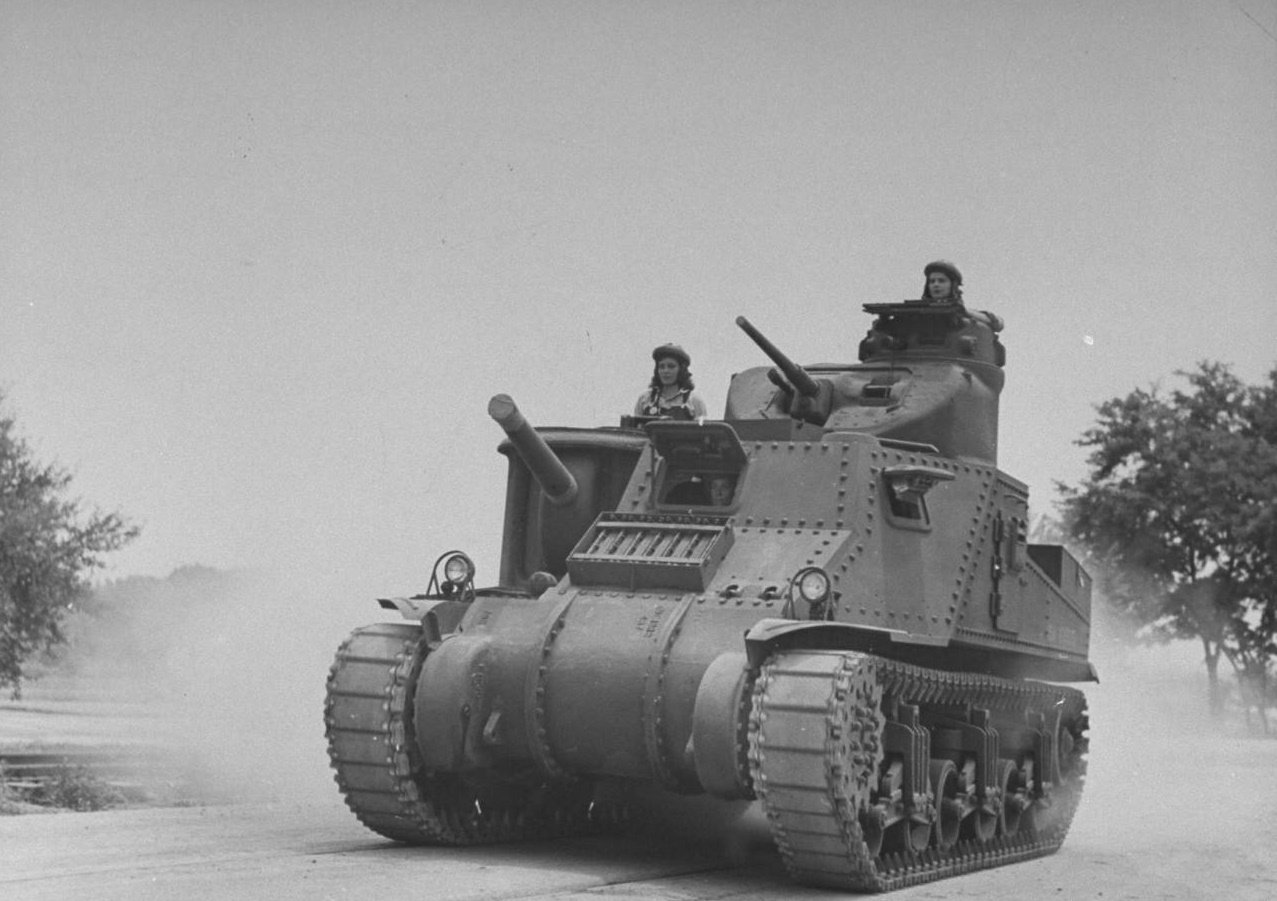 Первые американские танки. M3 Lee танк. Танк США m3 Lee. Американский танк м3 ли m3 Lee. M3 Grant танк.