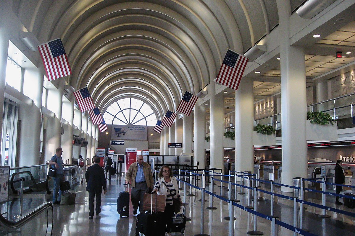 Airport usa. Международный аэропорт Лос-Анджелеса США. Аэропорт в Лос Анджелесе. Аэропорт Лос-Анджелеса внутри. Международный аэропорт Лос-Анджелес внутри.