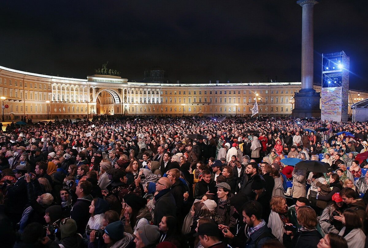 Люди в питере фото