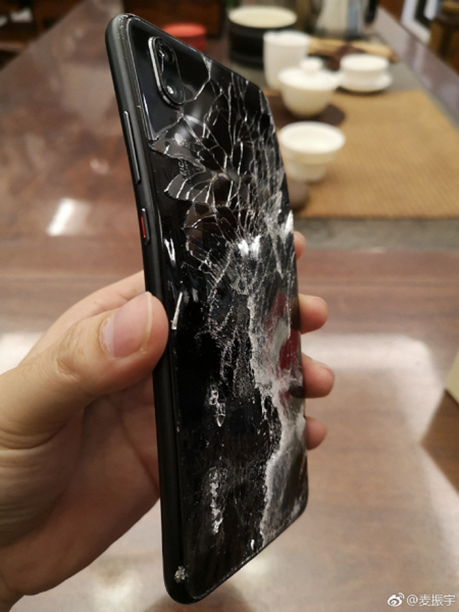 Почему телефон разбит. P50 Huawei разбит. Разбитый Хуавей п 20 Лайт. Разбитый Huawei p30. Huawei p30 Lite разбитый.