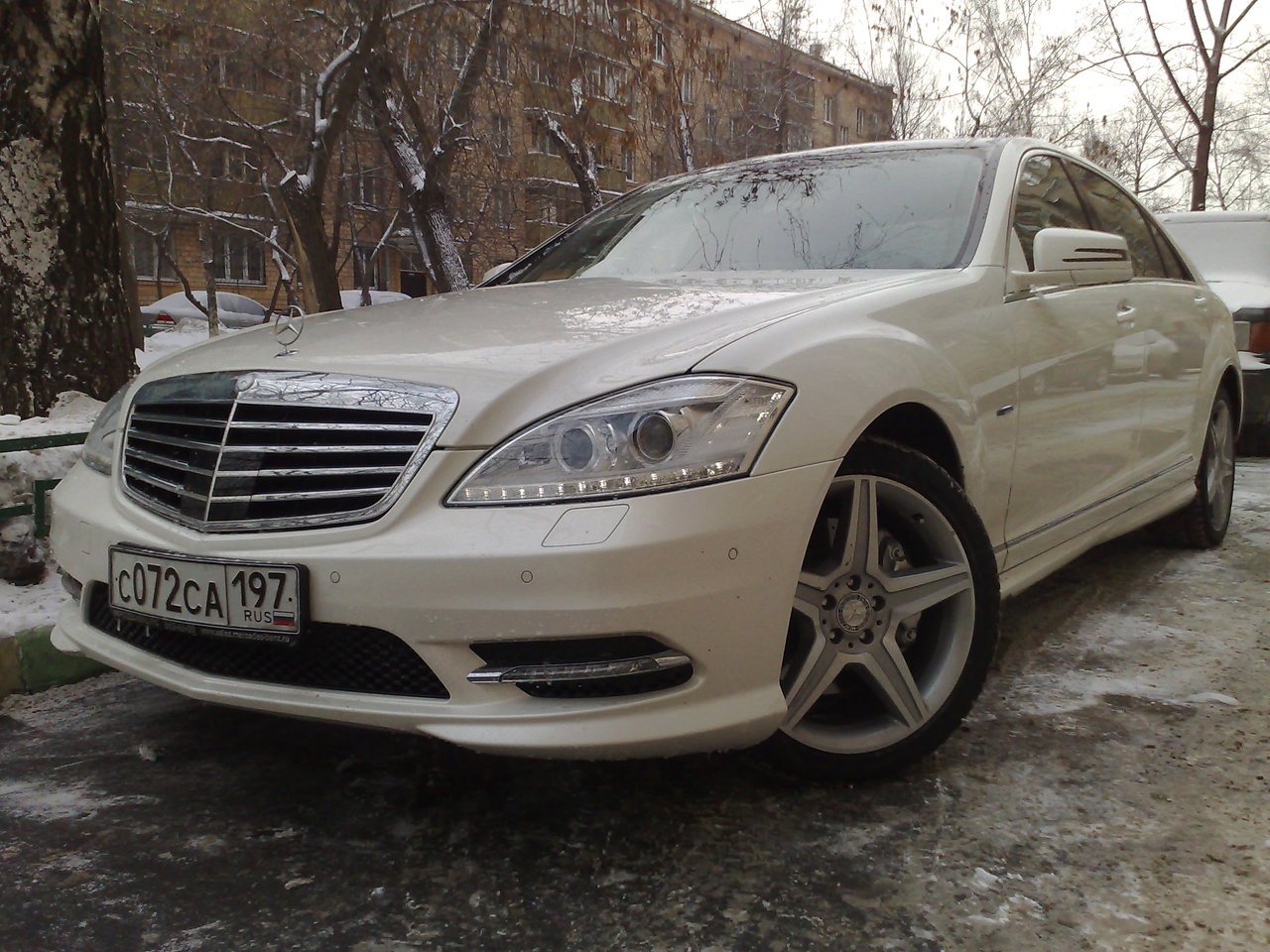 Mercedes s 221. Мерседес s221 белый. Mercedes 221 белый. Мерседес 221 белого цвета.