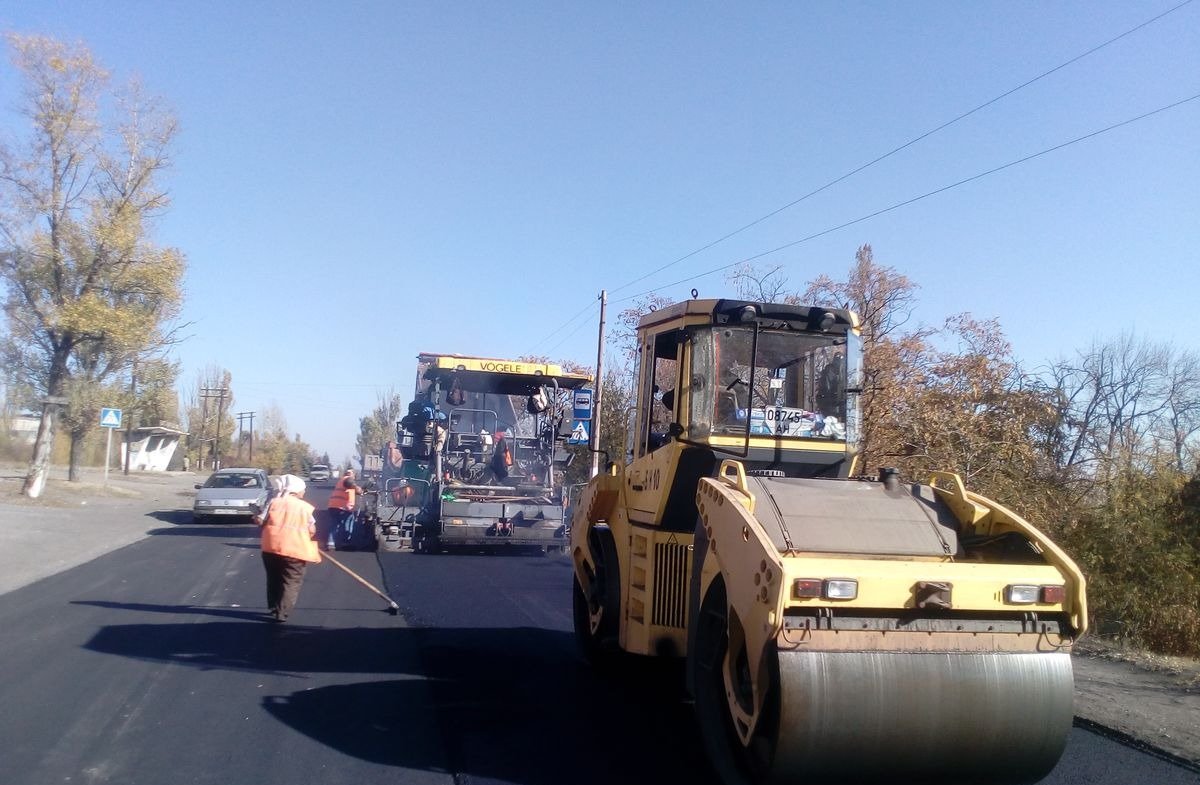 Дорога в луганск. Донецк дороги. Ремонт дорог в Луганске. Дорога в Донецк. Дорога Луганск Донецк.