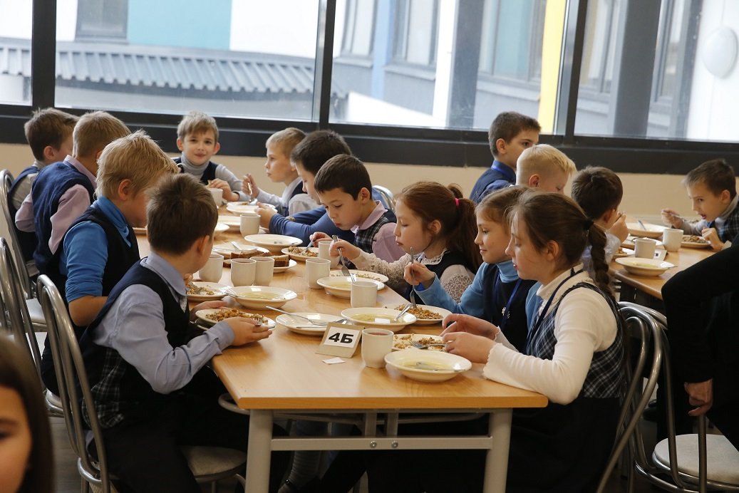 Школьное питание ру. Школьное питание. Выставка школьного питания. Как питаются дети в школах Москвы. Сервис школьного питания.