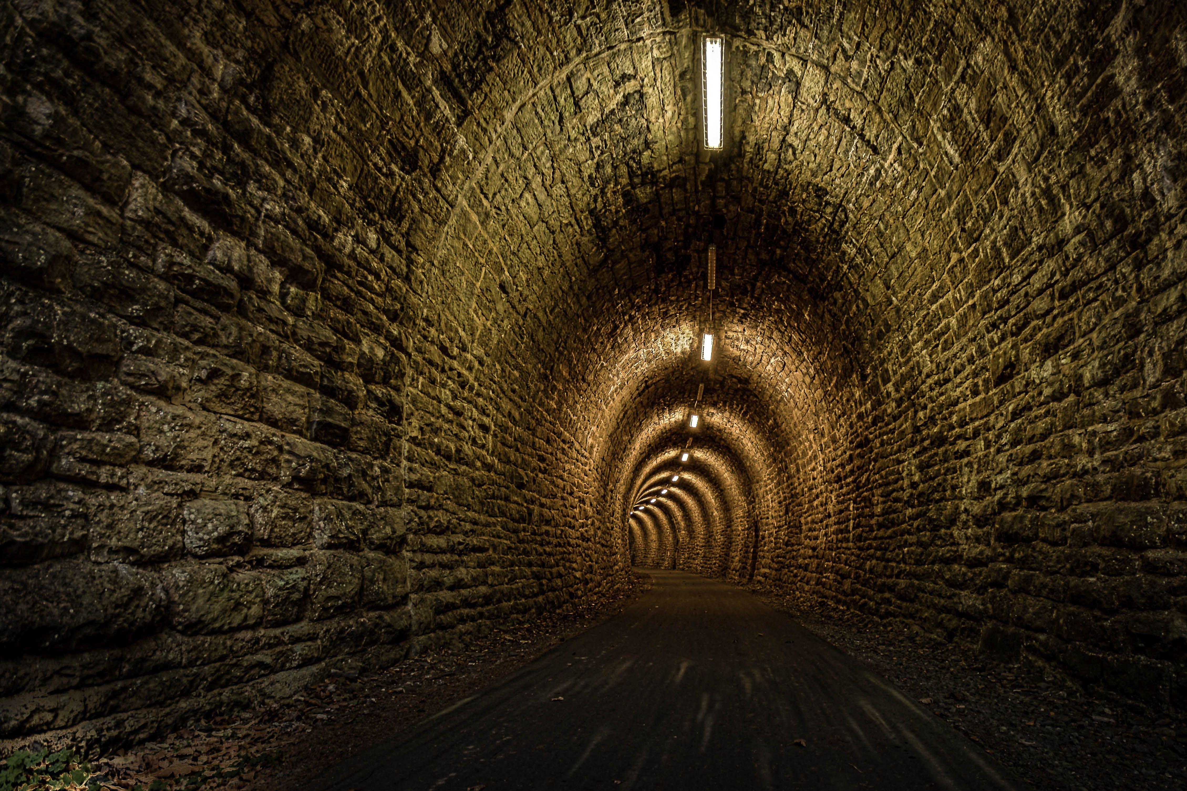 Тоннель. Тоннель Фэнхошань. Каменный тоннель. Длинный туннель. Старый тоннель.