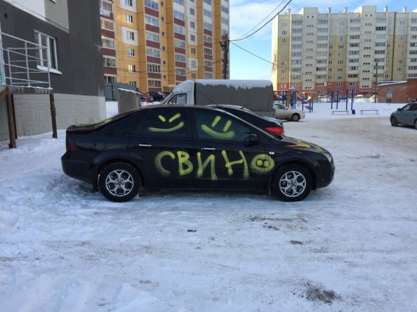 «Кто-то разрисовал машины «с Новым годом» автовладельцы Челябинской области получили неприятный подарок