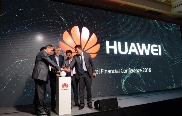 Huawei отрицает обвинения США в мошенничестве и краже