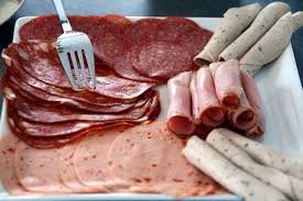 Вареной колбаса приморского производителя оказалась напичкана антибиотиками