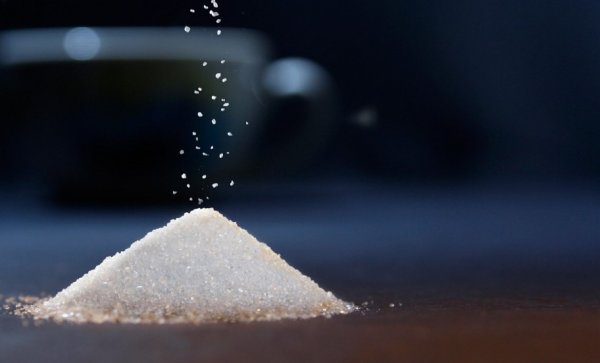 Диетологи рассказали, как ограничить употребление сахара и соли