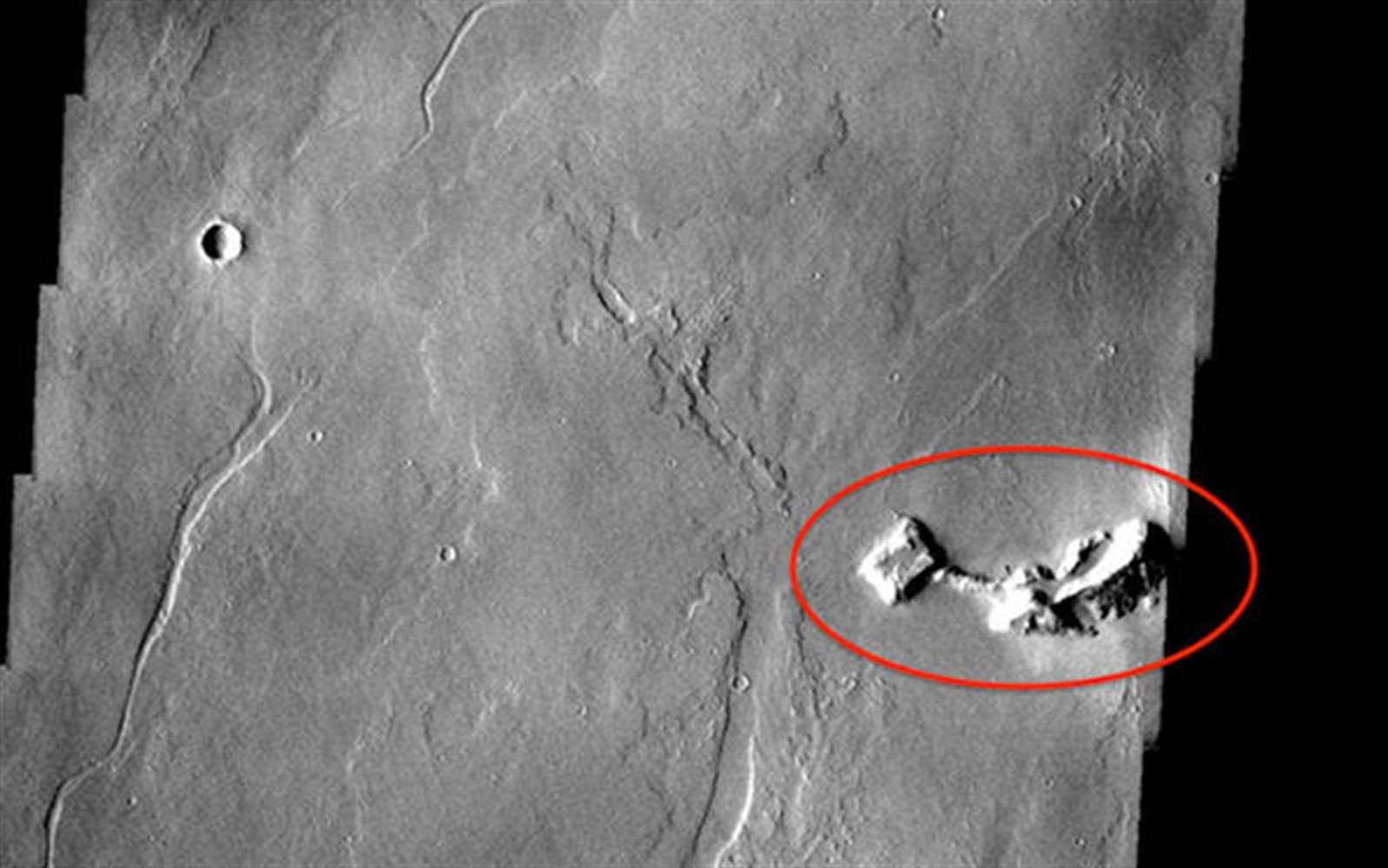 На луне заметили. Снимки Марса Скотт Уоринг. Скотт Уоринг Марс база НЛО. Рассекреченные снимки Луны НАСА. Снимки НАСА С Марса пирамиды.