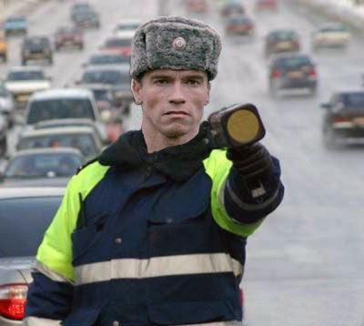 «Москва слезам не верит»: Суровый гаишник сломал стекло нарушителю ПДД из-за отказа выходить из машины