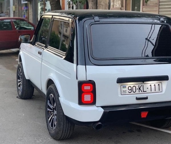 Niva versus Pathfinder and Range Rover