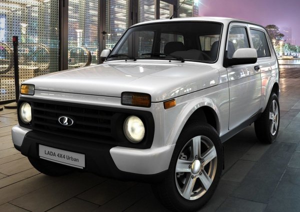Niva versus Pathfinder and Range Rover