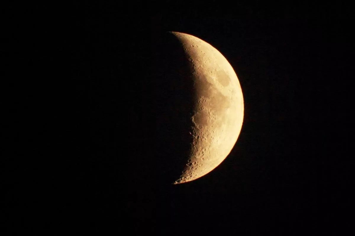 Растущая Луна. Фото Луны. Растущая Луна фото. Изображение растущей Луны. Фото растущего месяца