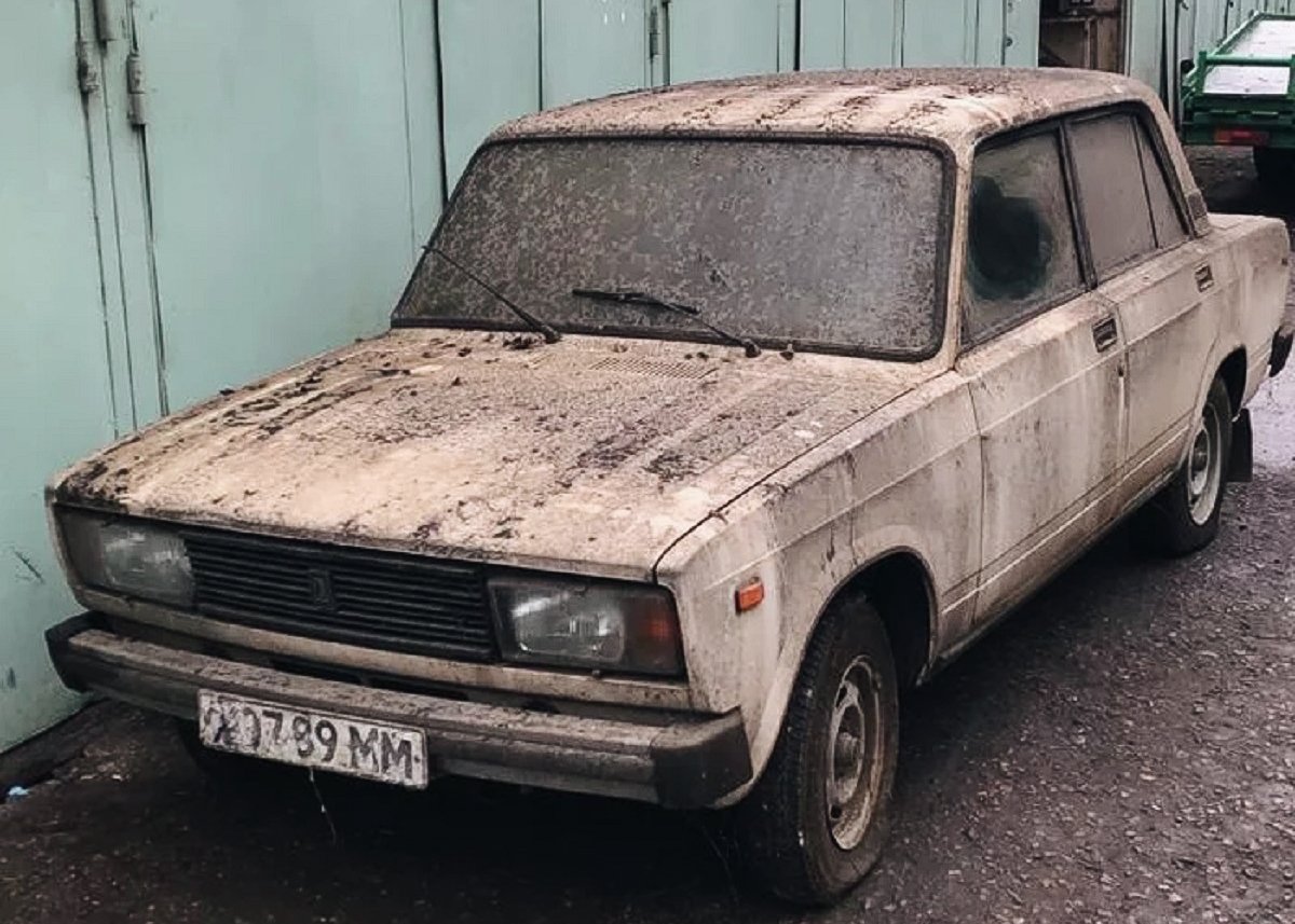 Старый ваз. ВАЗ 2105 1990 года. ВАЗ 2105 Старая. ВАЗ 2105 АВТОХЛАМ. ВАЗ 2105 Жигули- брошенная.