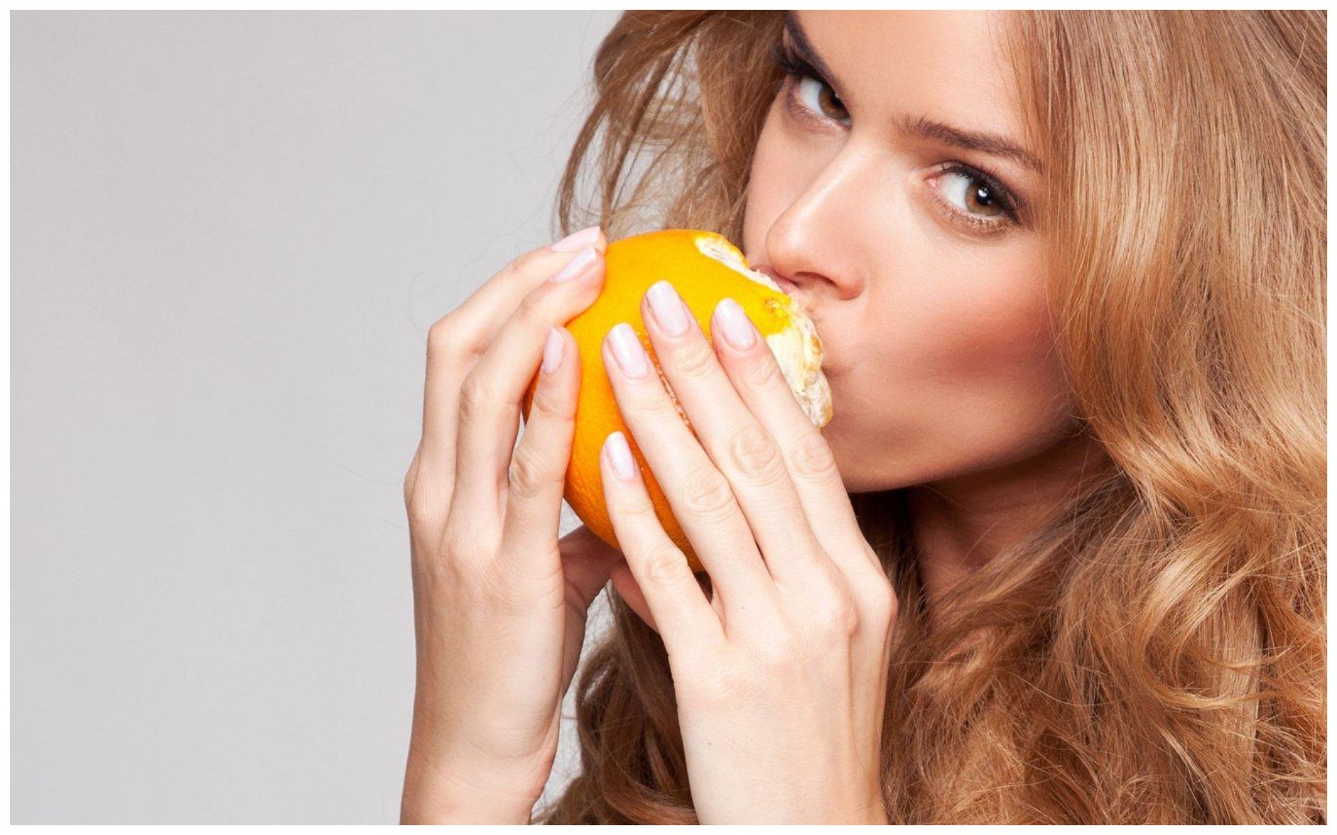 Мандарин на ночь при похудении можно ли. Девушка с апельсинами. Фотосессия с апельсинами. Девушка с мандаринами. Девушка ест мандарин.