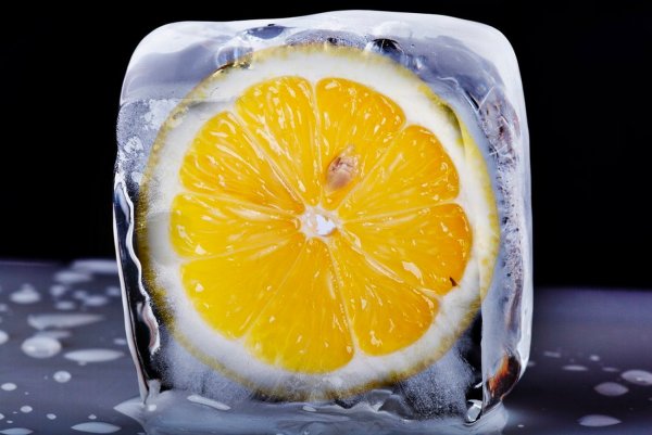 От похмелья и ожирения: Замороженный лимон запускает желудок с новой силой